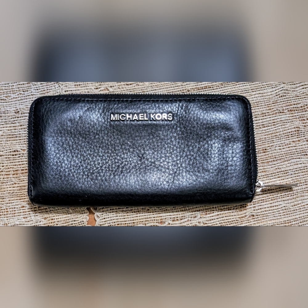 Michael Kors • Pebbled Leather Continental Wallet in Black
